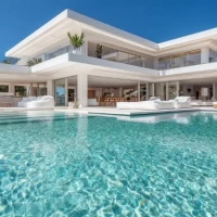 Luxury Swimming Pools 0